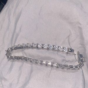 Tennis bracelet